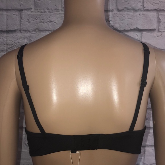 SKIMS Wireless Form Push-up Plunge Bra - Picture 3 of 7
